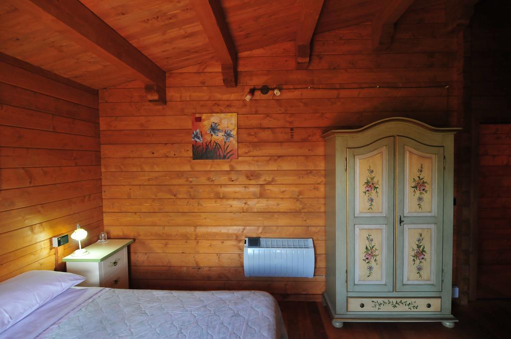 Chalet Dei Parchi Bed and Breakfast Saracinesco Værelse billede
